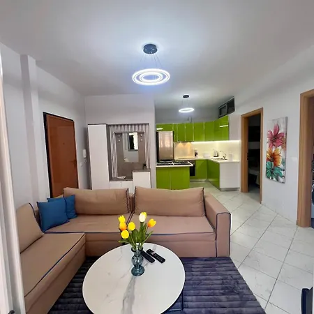 Golden Coast Hideout Flat *