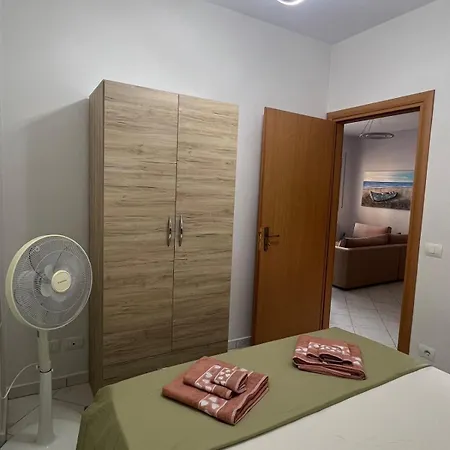 Golden Coast Hideout Flat *