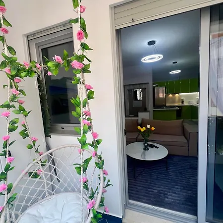 Golden Coast Hideout Flat 아파트 *