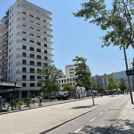 Golden Coast Hideout Flat 아파트