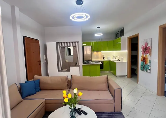 Golden Coast Hideout Flat *